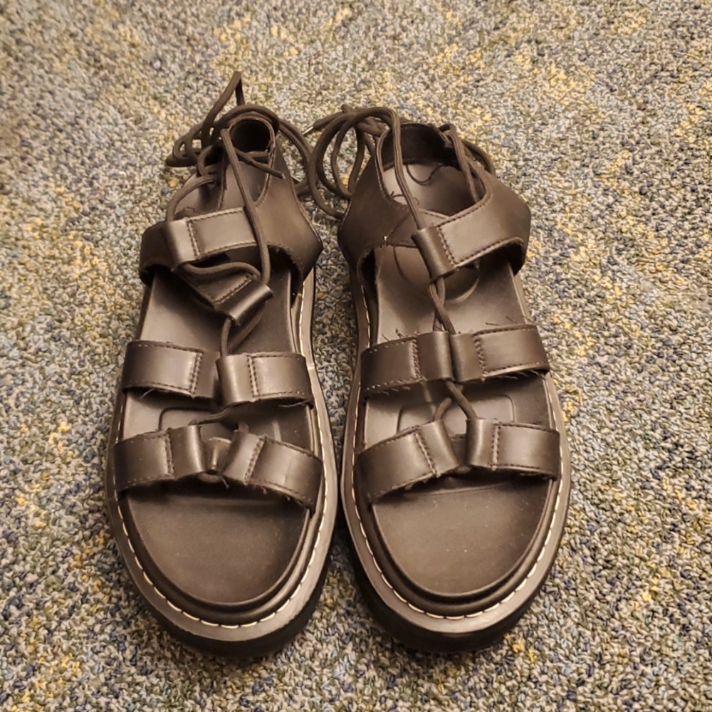 black Mudd gladiator sandals size 7.5